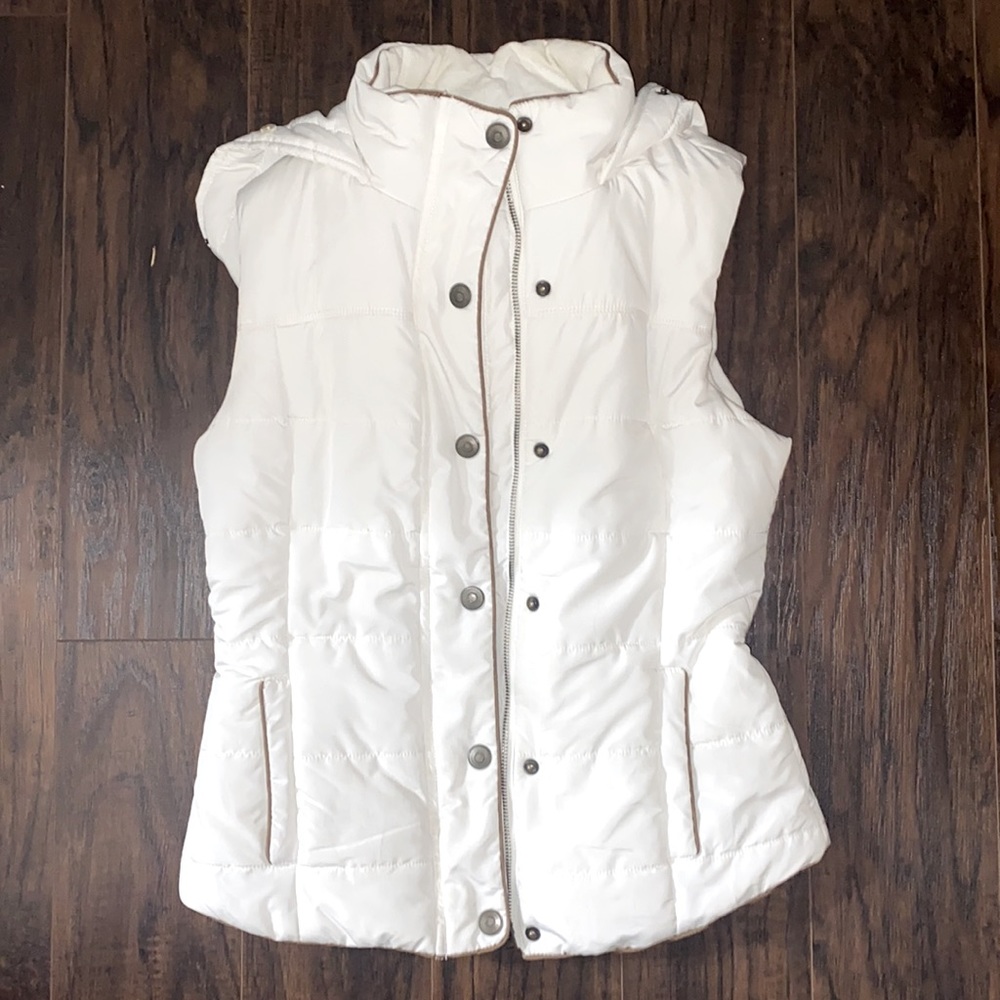 Women’s white puffer vest. Size Small
